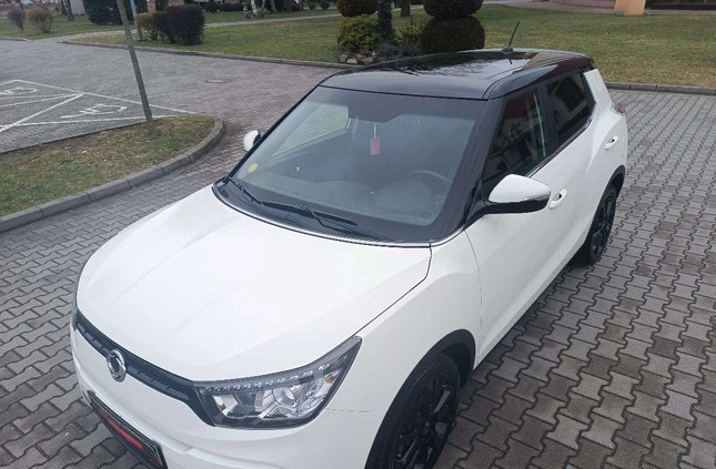 SsangYong Tivoli cena 42900 przebieg: 114000, rok produkcji 2016 z Góra małe 529